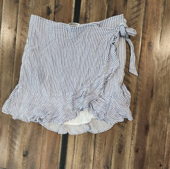 Abercrombie & Fitch Dresses & Skirts - Abercrombie and Fitch striped side zip skirt